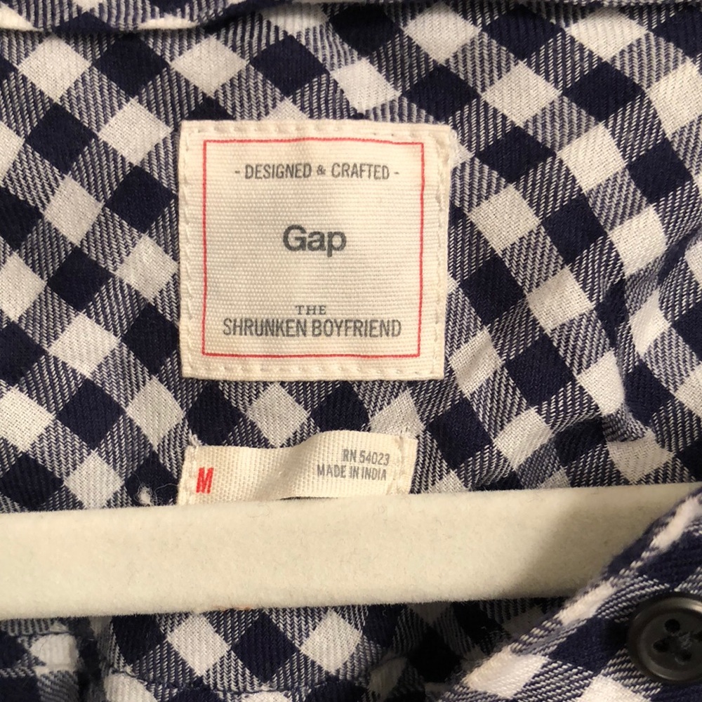 Never worn Gap button down - Picture 2 of 3